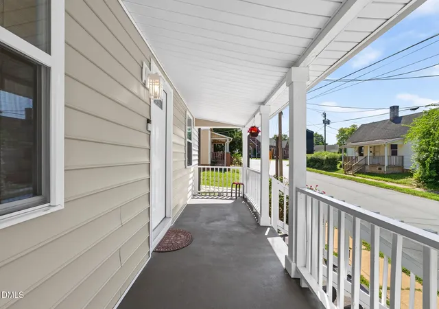 Photo 2 of Single family home for sale at 928 E Davis St, Burlington, NC 27215 | MLS# 10193081 | Listing updated on 2026-09-17