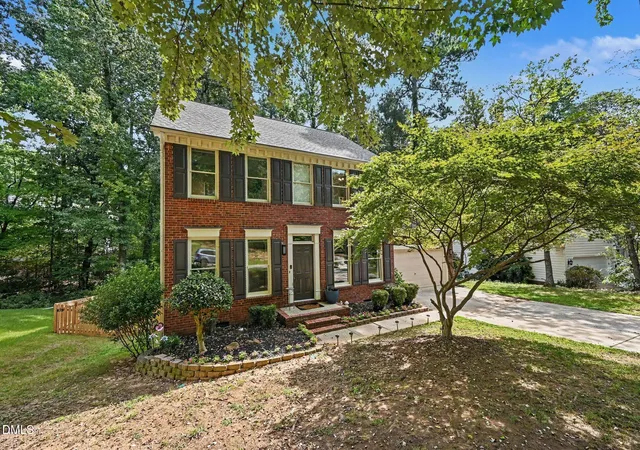 Photo 2 of Sale Pending at 5121 Oakbrook Dr, Durham, NC 27713 | MLS# 10192943 | Listing updated on 2026-09-21