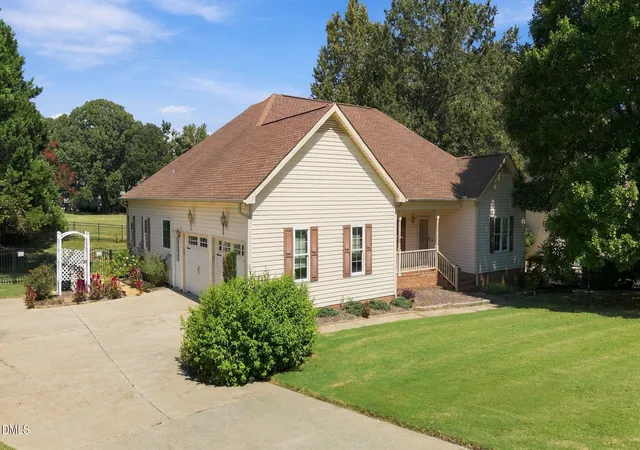 Photo 2 of Single family home for sale at 214 Parkridge Dr, Clayton, NC 27527 | MLS# 10193631 | Listing updated on 2026-09-25