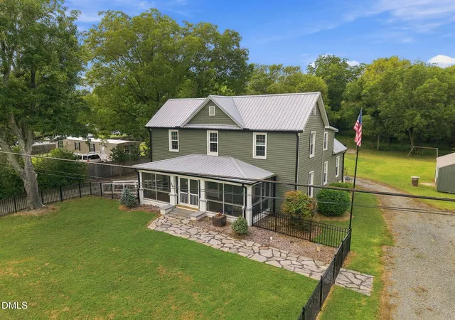 Photo 1 of Single family home for sale at 1406 E Main St, Graham, NC 27253 | MLS# 10193001 | Listing updated on 2026-10-05