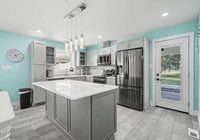 Photo 3 of Sale Pending at 2905 Dove Ln, Raleigh, NC 27604 | MLS# 10193603 | Listing updated on 2026-09-29