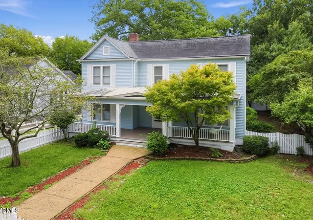 Photo 1 of Single family home for sale at 616 E Pine St, Lincolnton, NC 28092 | MLS# 10193169 | Listing updated on 2026-10-24