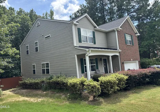 Photo 3 of Single family home for sale at 166 River Hills Dr, Clayton, NC 27527 | MLS# 10193601 | Listing updated on 2026-09-27