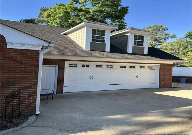 Photo 3 of Single family home for sale at 2505 N Edgewater Dr, Fayetteville, NC 28303 | MLS# 769413 | Listing updated on 2026-09-30