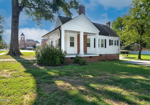 Photo 2 of Single family home for sale at 213 N Walnut St, Spring Hope, NC 27882 | MLS# 10193150 | Listing updated on 2026-10-02