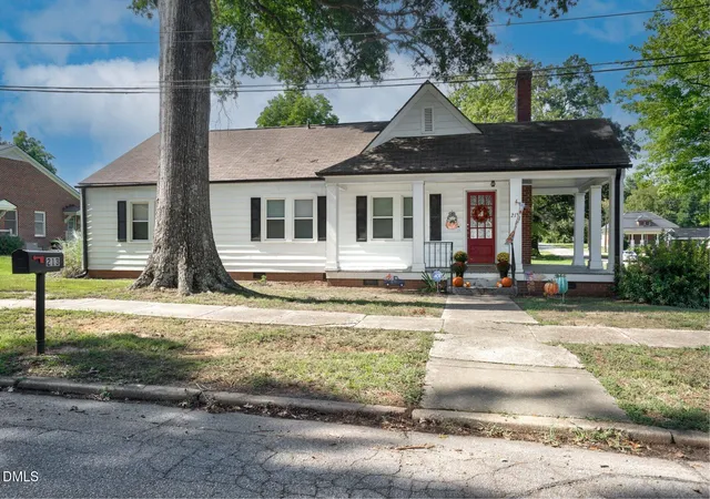 Photo 3 of Single family home for sale at 213 N Walnut St, Spring Hope, NC 27882 | MLS# 10193150 | Listing updated on 2026-10-02