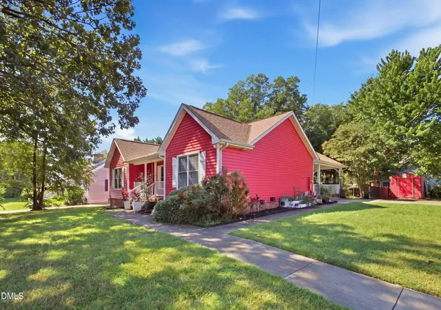 Photo 2 of Single family home for sale at 240 Silver Lake Dr, Burlington, NC 27215 | MLS# 10193701 | Listing updated on 2026-09-18