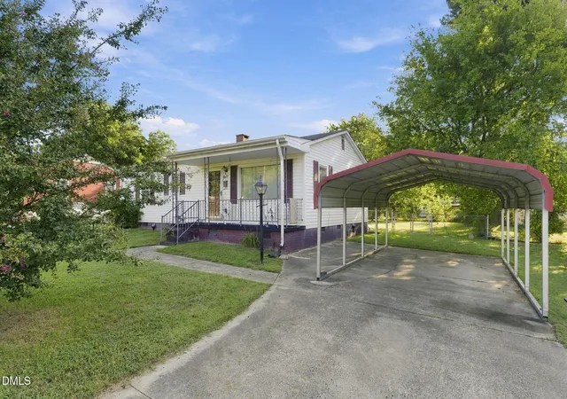 Photo 3 of Single family home for sale at 607 Walker Ave, Graham, NC 27253 | MLS# 10193279 | Listing updated on 2026-09-18