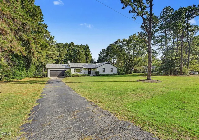 Photo 2 of Single family home for sale at 129 Sullivan Dr, Carthage, NC 28327 | MLS# 10193624 | Listing updated on 2026-09-29