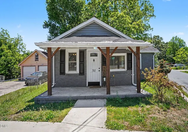 Photo 1 of Single family home for sale at 501 Apple St, Burlington, NC 27217 | MLS# 10193369 | Listing updated on 2026-09-29