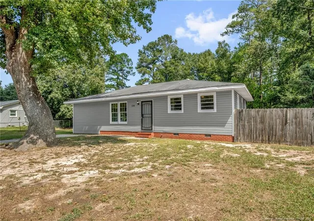 Photo 2 of Sale Pending at 136 Bladen Cir, Fayetteville, NC 28312 | MLS# 769431 | Listing updated on 2026-09-24