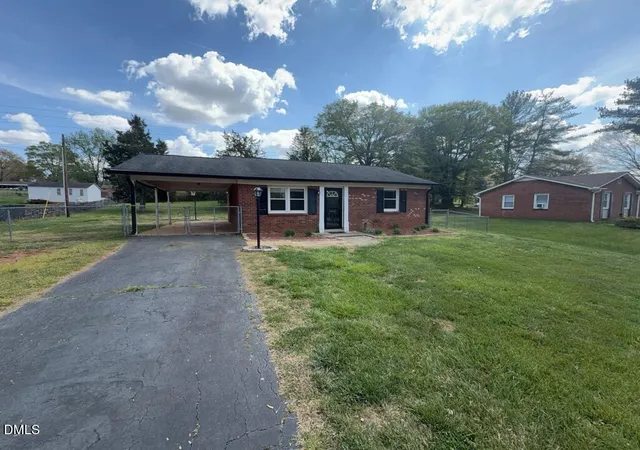 Photo 1 of Single family home for sale at 1604 Banbridge Rd, Kernersville, NC 27284 | MLS# 10193413 | Listing updated on 2026-09-18