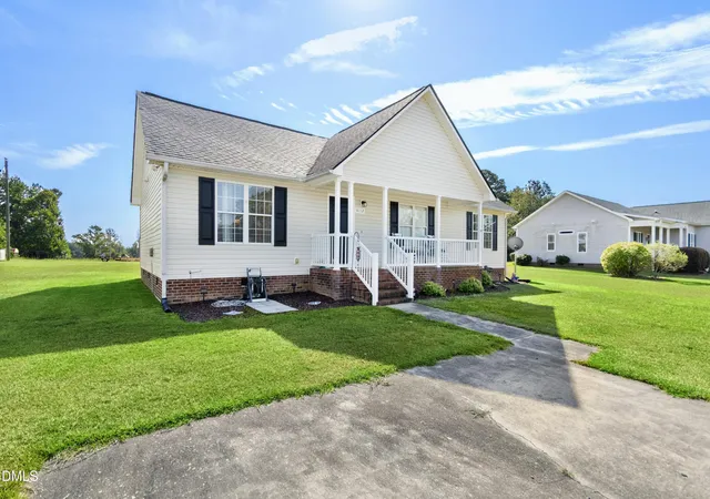 Photo 2 of Single family home for sale at 4112 Hopkins Tr Ln, Zebulon, NC 27597 | MLS# 10194365 | Listing updated on 2026-10-06