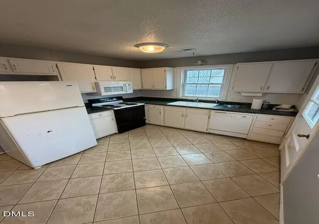 Photo 3 of Single family home for sale at 2141 Stonehaven Rd, Kernersville, NC 27284 | MLS# 10193417 | Listing updated on 2026-09-18