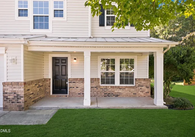 Photo 3 of Single family home for sale at 6 Spicewood Ct, Durham, NC 27703 | MLS# 10193719 | Listing updated on 2026-10-05