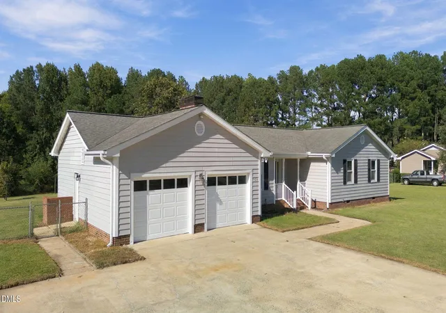 Photo 2 of Single family home for sale at 952 Pony Farm Rd, Clayton, NC 27520 | MLS# 10193694 | Listing updated on 2026-10-04