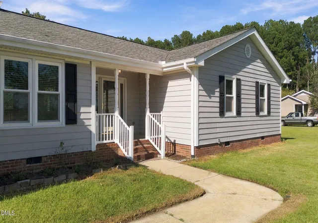 Photo 3 of Single family home for sale at 952 Pony Farm Rd, Clayton, NC 27520 | MLS# 10193694 | Listing updated on 2026-10-04