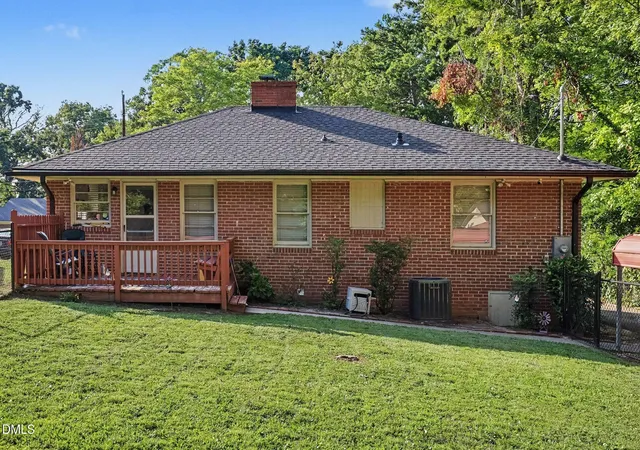 Photo 4 of Single family home for sale at 1617 Oakdale Cir, Henderson, NC 27536 | MLS# 10193653 | Listing updated on 2026-09-18