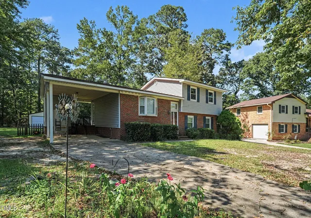 Photo 3 of Single family home for sale at 6546 Portsmouth Dr, Fayetteville, NC 28314 | MLS# 10193686 | Listing updated on 2026-09-30