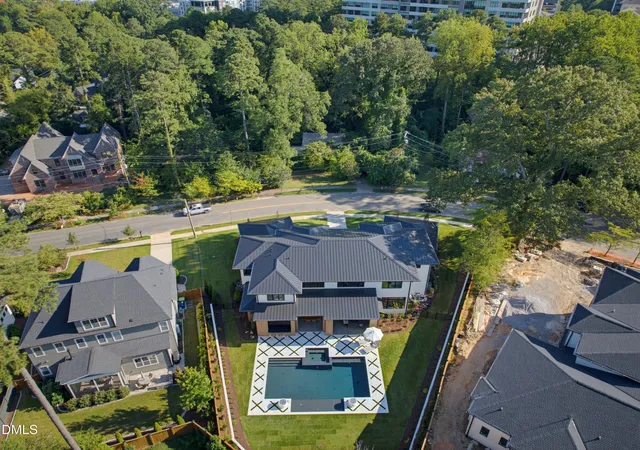 Photo 4 of Single family home for sale at 305 Dartmouth Rd, Raleigh, NC 27609 | MLS# 10194300 | Listing updated on 2026-09-23