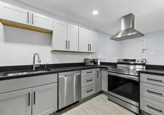 Photo 2 of Condo for sale at 500 Umstead Dr, Chapel Hill, NC 27516 | MLS# 10193752 | Listing updated on 2026-09-23