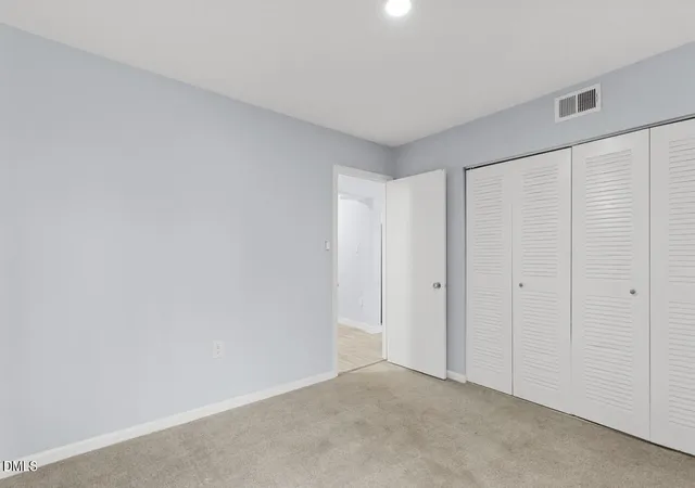 Photo 4 of Condo for sale at 500 Umstead Dr, Chapel Hill, NC 27516 | MLS# 10193752 | Listing updated on 2026-09-23