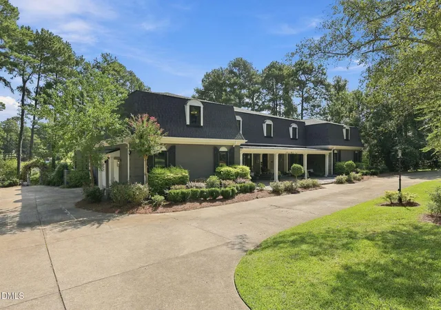 Photo 3 of Mansion for sale at 1131 Offshore Dr, Fayetteville, NC 28305 | MLS# 10193766 | Listing updated on 2026-10-01