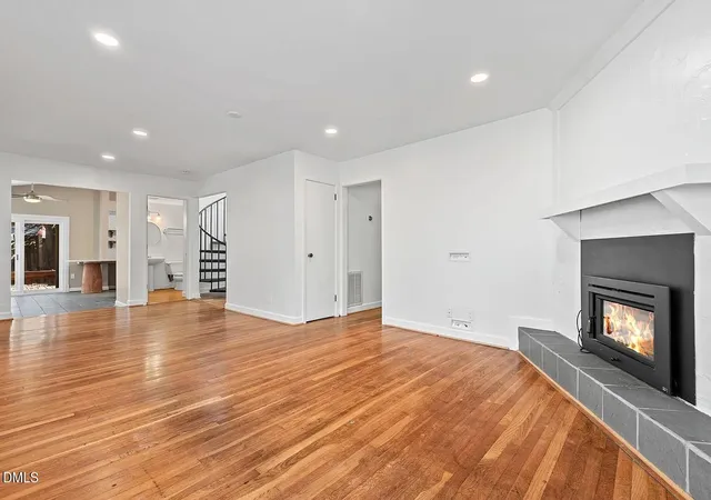 Photo 4 of Single family home for sale at 123 Windsor Cir, Chapel Hill, NC 27516 | MLS# 10193762 | Listing updated on 2026-10-11