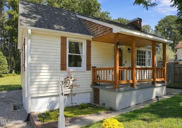 Photo 2 of Single family home for sale at 314 N Pine St, Spring Hope, NC 27882 | MLS# 10193729 | Listing updated on 2026-10-01