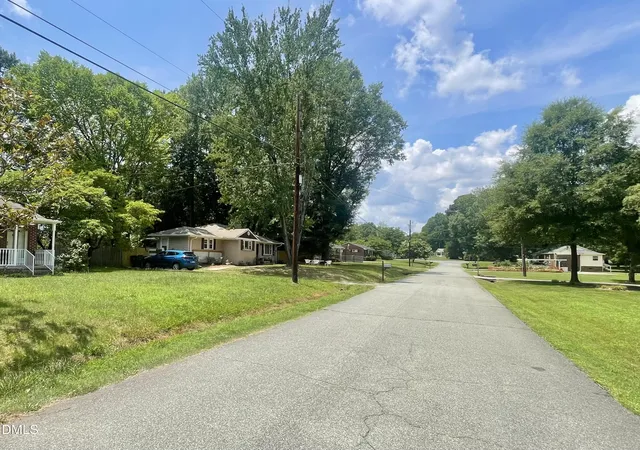 Photo 3 of Sale Pending at 2511 Parrish St, Burlington, NC 27215 | MLS# 10194079 | Listing updated on 2026-10-02