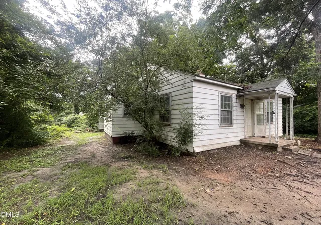 Photo 3 of Sale Pending at 1309 Turner St, Burlington, NC 27217 | MLS# 10194080 | Listing updated on 2026-09-30