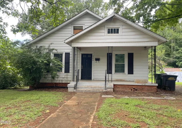 Photo 1 of Single family home for sale at 904 Stokes St, Burlington, NC 27215 | MLS# 10194083 | Listing updated on 2026-09-22