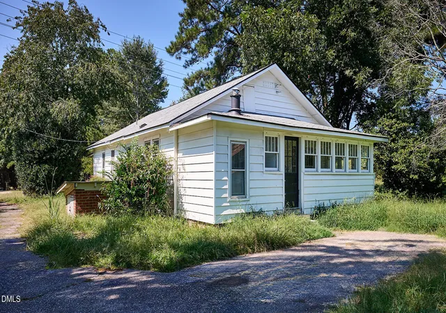 Photo 3 of Single family home for sale at 1077 Frazier Rd, Spring Hope, NC 27882 | MLS# 10193927 | Listing updated on 2026-09-21