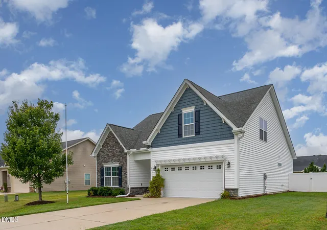 Photo 2 of Single family home for sale at 31 Joterrel Ct, Clayton, NC 27520 | MLS# 10194491 | Listing updated on 2026-10-06