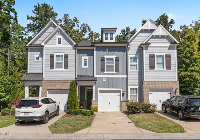 Townhouse for sale at 187 Manordale Dr, Chapel Hill, NC 27517 | MLS# 10196695