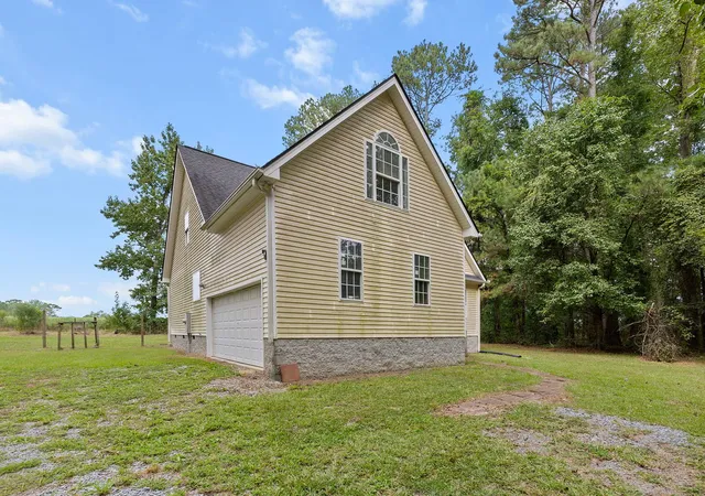 Photo 3 of Single family home for sale at 112 Day Ln, Selma, NC 27576 | MLS# 10193972 | Listing updated on 2026-10-06