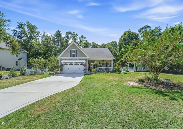 Photo 1 of Single family home for sale at 1407 Chadwick Shrs Dr, Sneads Ferry, NC 28460 | MLS# 10194461 | Listing updated on 2026-09-24
