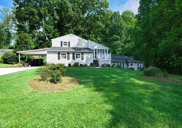 Photo 2 of Single family home for sale at 2311 Oakcliffe Dr, Kernersville, NC 27284 | MLS# 10194121 | Listing updated on 2026-10-05