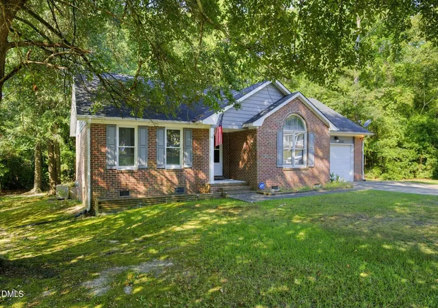 Photo 3 of Sale Pending at 3331 Hunting Bay Dr, Spring Lake, NC 28390 | MLS# 10194062 | Listing updated on 2026-10-07