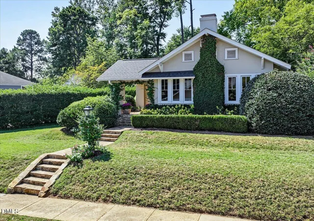Photo 3 of Sale Pending at 2211 Creston Rd, Raleigh, NC 27608 | MLS# 10194234 | Listing updated on 2026-09-27