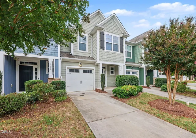 Townhouse for sale at 104 Hundred Oaks Ln, Holly Springs, NC 27540 | MLS# 10194303