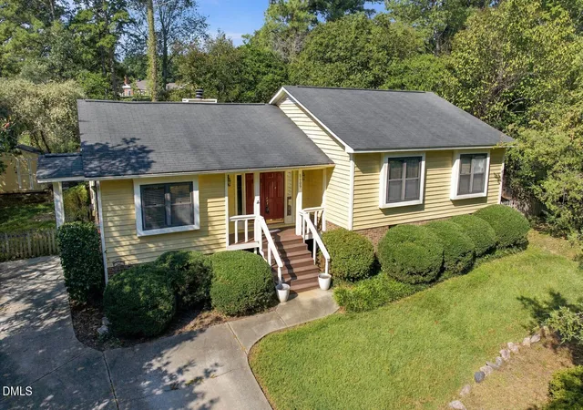 Photo 1 of Single family home for sale at 5609 Groomsbridge Ct, Raleigh, NC 27612 | MLS# 10194327 | Listing updated on 2026-09-23