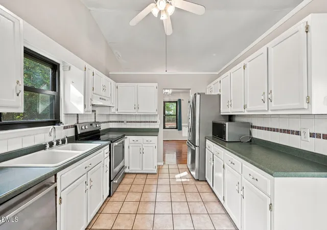 Photo 3 of Single family home for sale at 5609 Groomsbridge Ct, Raleigh, NC 27612 | MLS# 10194327 | Listing updated on 2026-09-23