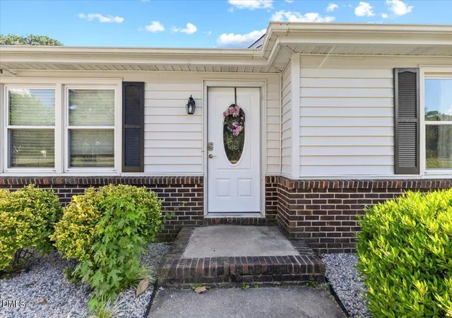 Photo 4 of Single family home for sale at 204 Barwick Way, Knightdale, NC 27545 | MLS# 10194178 | Listing updated on 2026-09-22