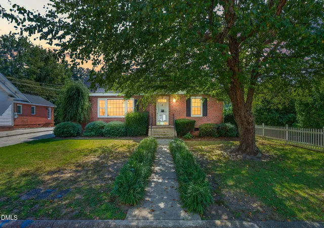 Photo 1 of Single family home for sale at 807 W Carr St, Dunn, NC 28334 | MLS# 10194197 | Listing updated on 2026-09-23
