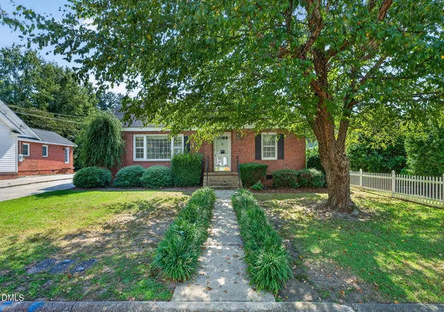 Photo 2 of Single family home for sale at 807 W Carr St, Dunn, NC 28334 | MLS# 10194197 | Listing updated on 2026-09-23