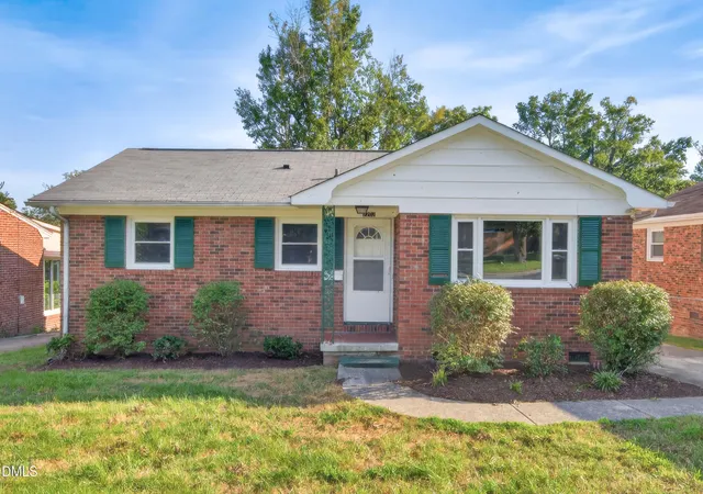 Photo 1 of Single family home for sale at 2202 Tuscaloosa St, Greensboro, NC 27401 | MLS# 10194286 | Listing updated on 2026-10-08