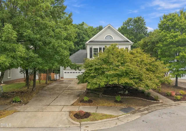 Photo 3 of Sale Pending at 207 Magnolia Bloom Ct, Cary, NC 27519 | MLS# 10194390 | Listing updated on 2026-09-29