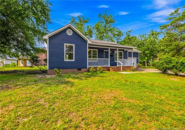 Photo 2 of Sale Pending at 302 W 6th Avenue, Raeford, NC 28376 | MLS# 769583 | Listing updated on 2026-10-02