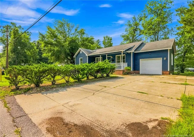 Photo 3 of Sale Pending at 302 W 6th Avenue, Raeford, NC 28376 | MLS# 769583 | Listing updated on 2026-10-02